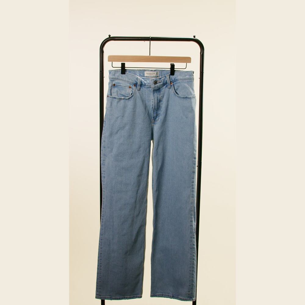 Abercrombie & Fitch ’90s Relaxed High Rise Jeans Size 28 Light Wash
